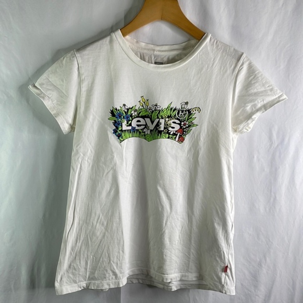 Levi’s graphic T-shirt, flowers and grass